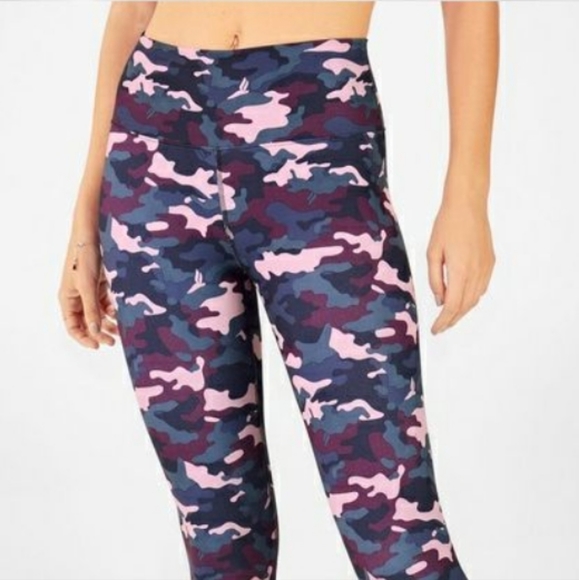 New Fabletics Kessler high waisted strappy 7/8 tight camo print leggings - Picture 3 of 12